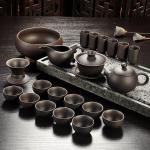 Sandfarbene Teekannen aus Keramik 